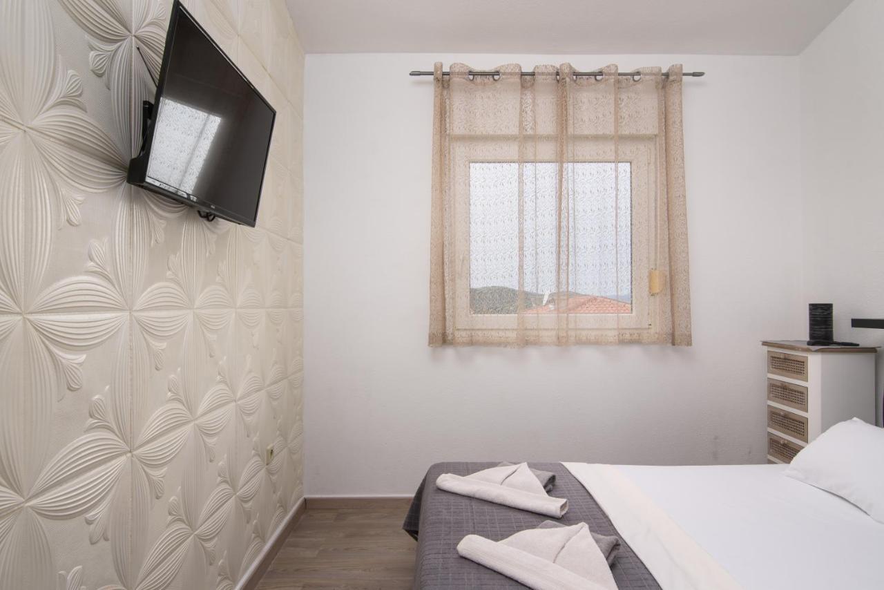 Apartment Kvesic Trogir Kültér fotó